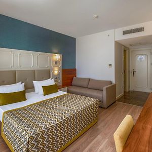 Zimmer mit Kingsize-Bett